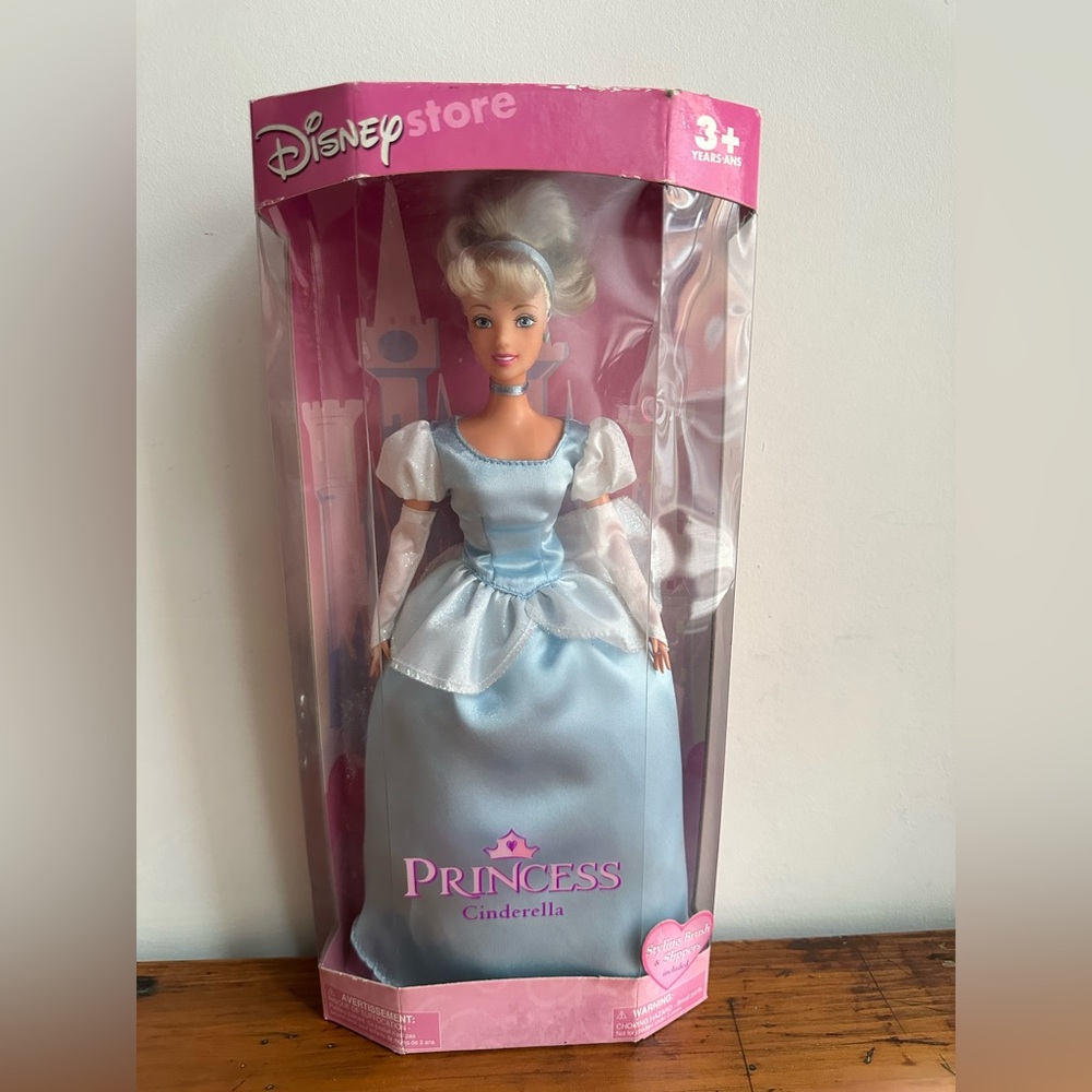 Vintage DISNEY STORE Exclusive PRINCESS CINDERELLA Barbie Doll NIB new in box